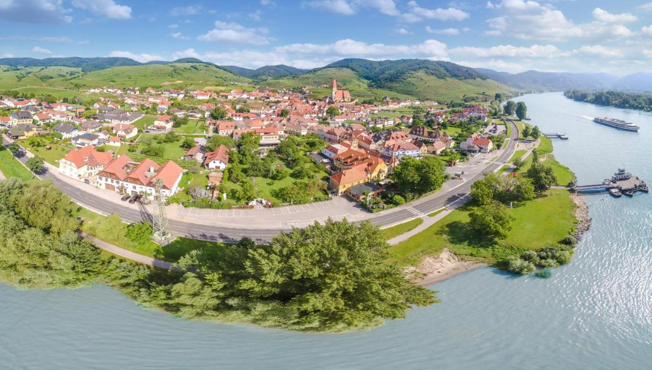 Donauwirt - Hotel Garni ヴァイセンキルヒェン・イン・デア・ヴァッハウ エクステリア 写真